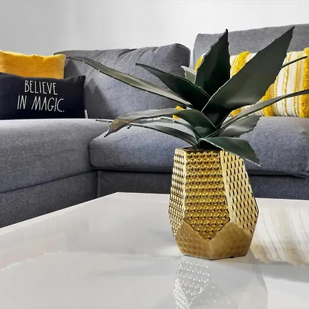 3206 Gold Vila